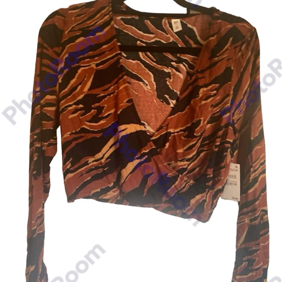 NWT B.P. V-Neck Long Sleeve Fitted Cropped Top Size Small - Picture 1 of 4